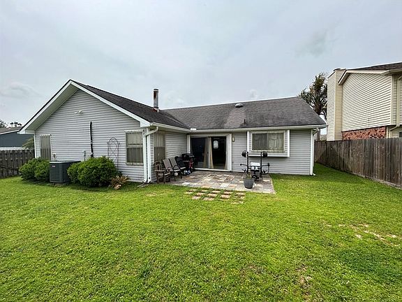 2nd image of 961 Fairfax Dr