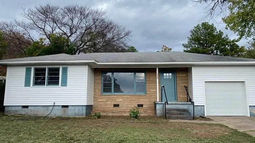 3 bed, 1008 sqft, $990 — Photo 1