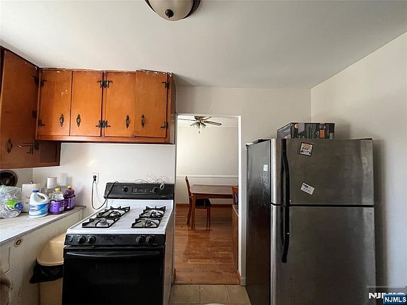 5th image of 539 Sandra Pl