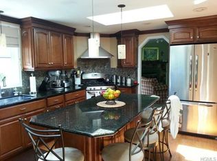 95 Lime Kiln Rd, New Hampton, NY 10958