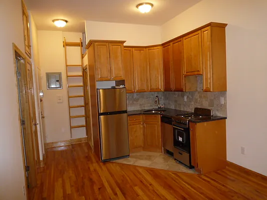 Rented by New Yorker Realty | media 23