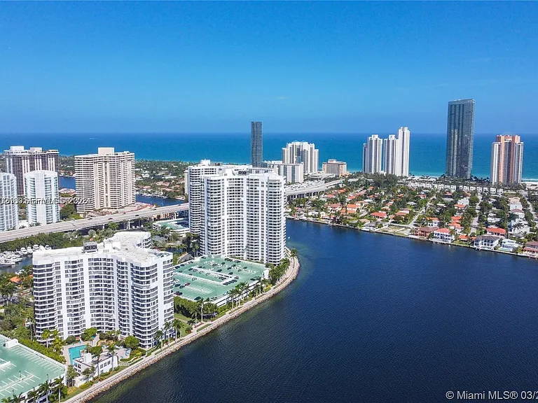 3600 Mystic Pointe Dr #1111 — Photo 25