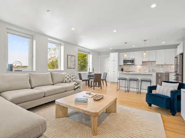 52 Fisher Ave #302, Boston, MA 02120