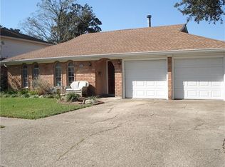 804 Huckleberry Ln, Gretna, LA 70056