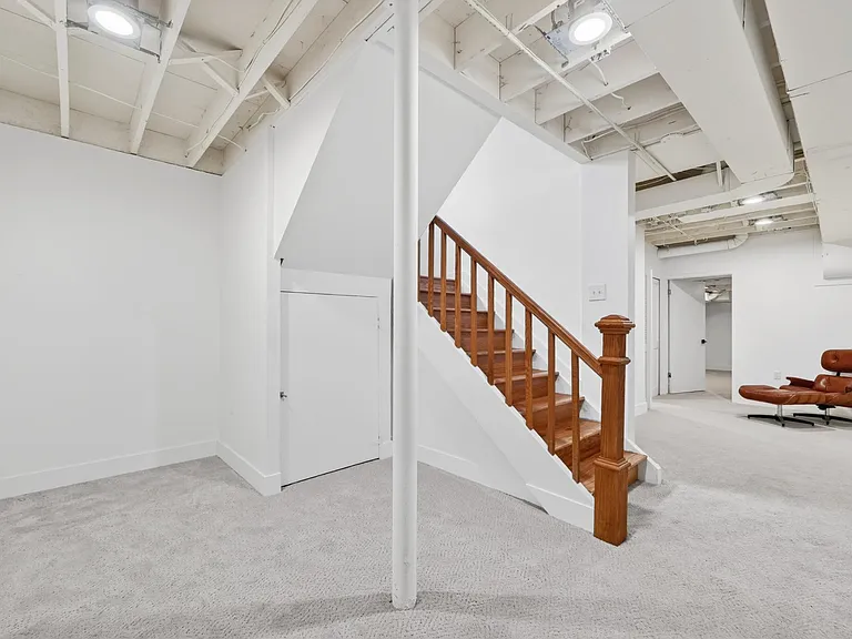 372 W Brown St #3 — Photo 29