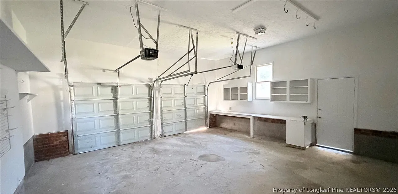 3 bed, 2.0 bath, 1944 sqft, $1,975 — Photo 2