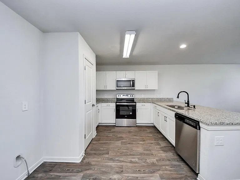 164 Goldenrod — Photo 23