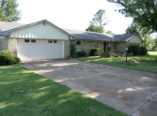 96 Oakwood Dr, Tuttle, OK 73089