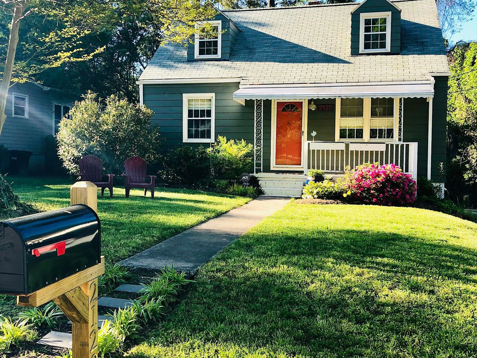 3 bed, 1.5 bath, 1124 sqft, $2,300 — Photo 1