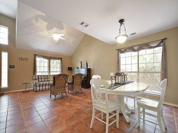Family/dining area