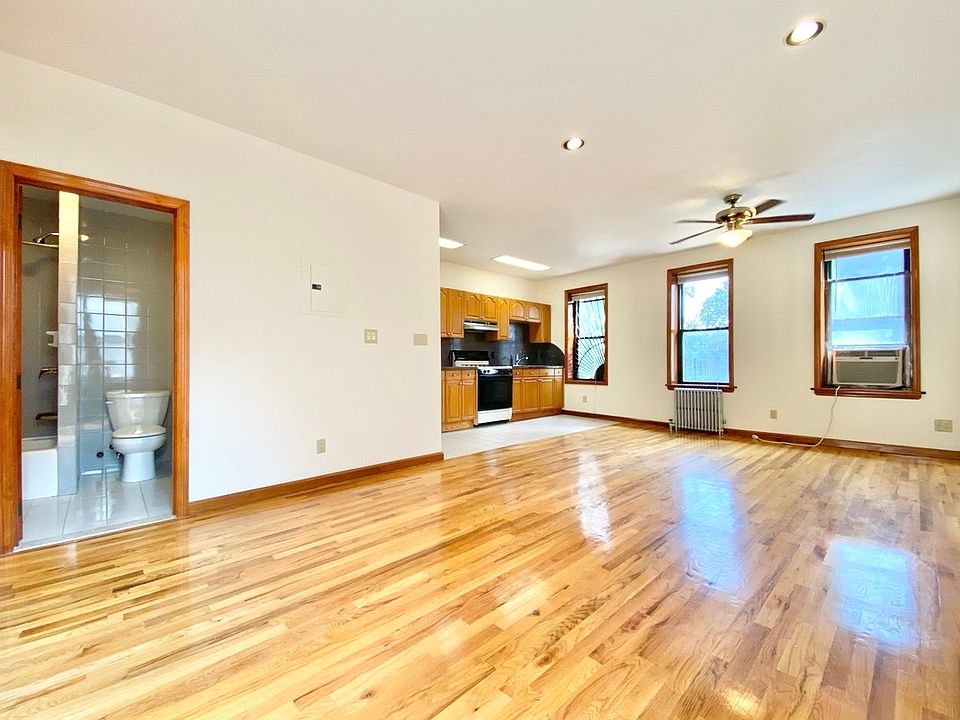 1st image of 565 Rogers Ave #C