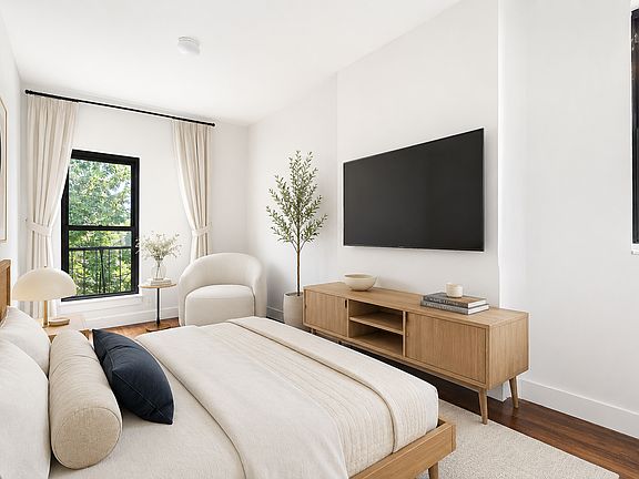 3rd image of 838 Jefferson Ave APT 4L