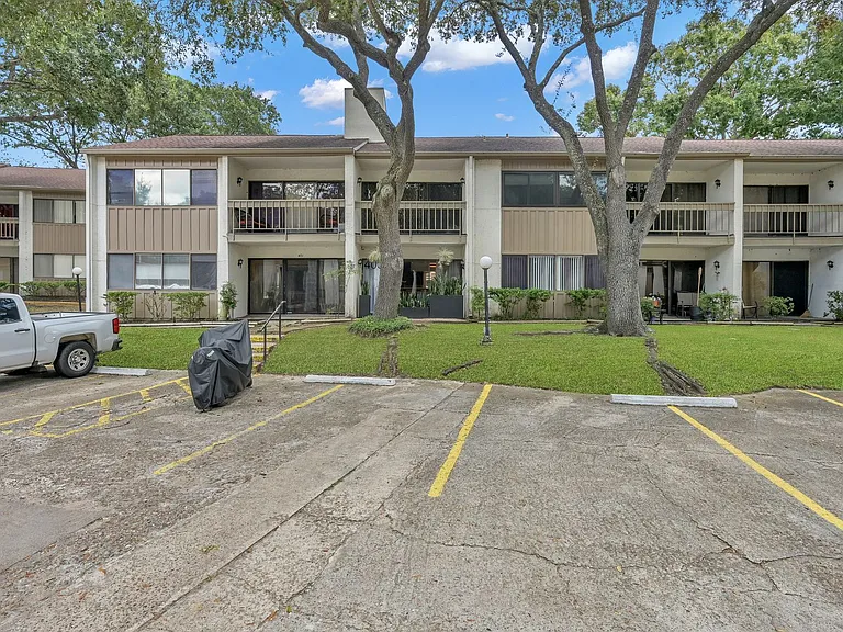 12100 Melville Dr #403D — Photo 35