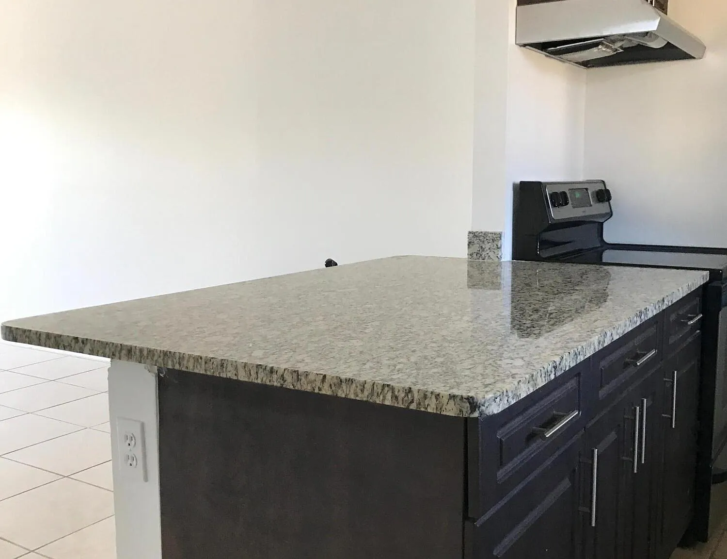 1 bed, 1.0 bath, 700 sqft, $2,000 — Photo 2