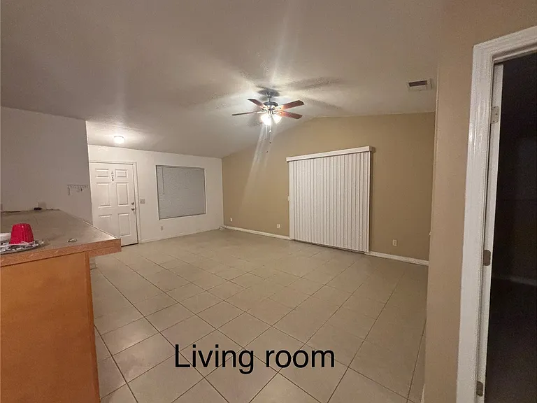 704 Illinois Ave — Photo 2
