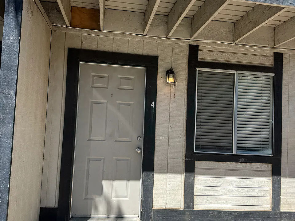 209 Alaska Ave #4