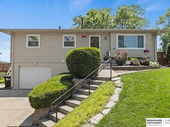 9029 Grand Ave, Omaha, NE 68134