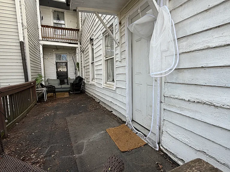 313 S Laurel St — Photo 22