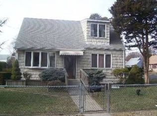 321 Albany Ave, Lindenhurst, NY 11757