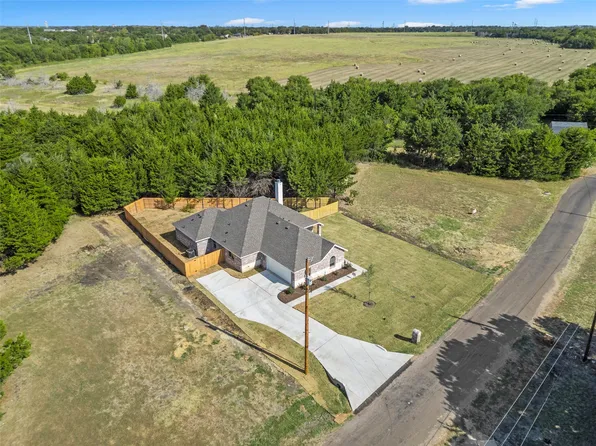 425 Water Crest Ln, Red Oak, TX 75154