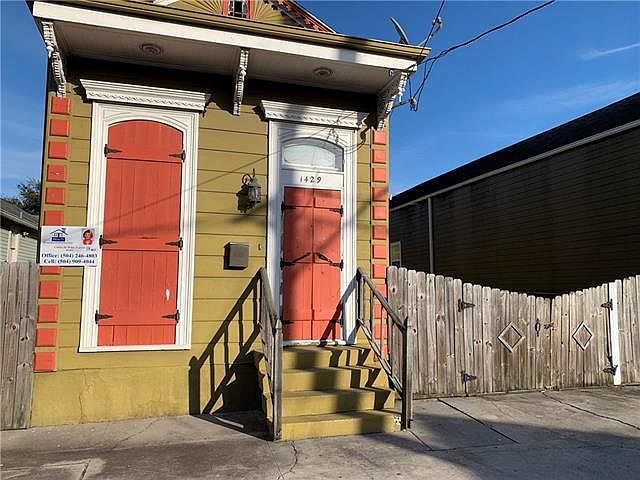 1st image of 1429 Spain St