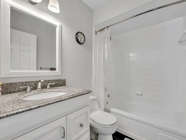 5377 Vineland Rd — Photo 25