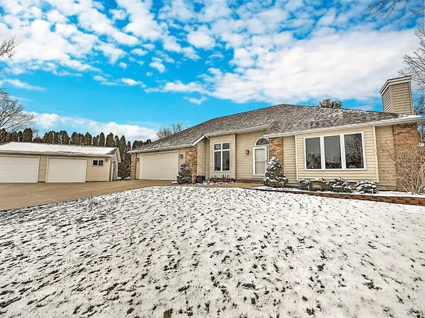 4303 Virg Ct, Center Point, IA 52213