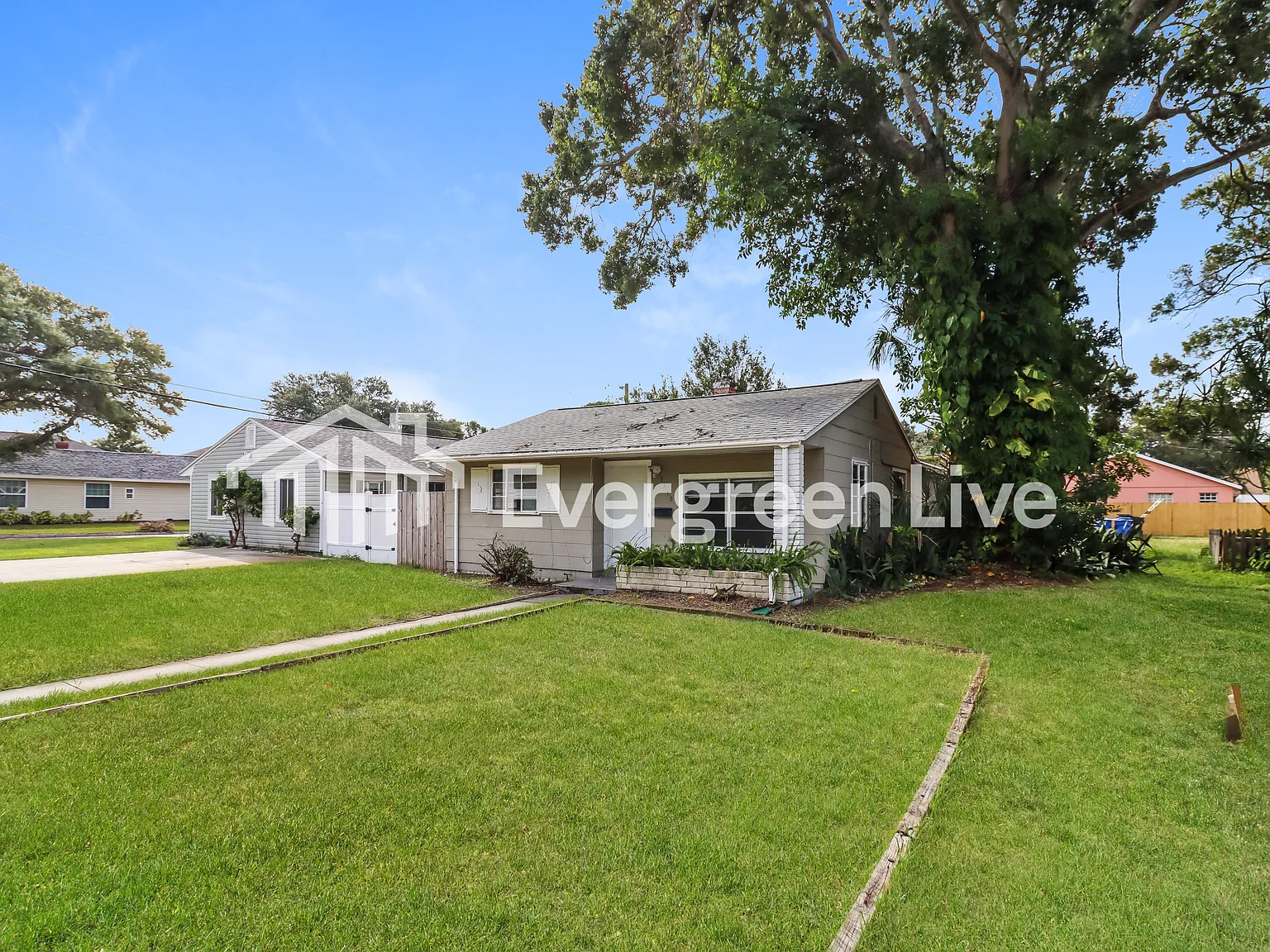 3 bed, 2.0 bath, 821 sqft, $1,545 — Photo 2