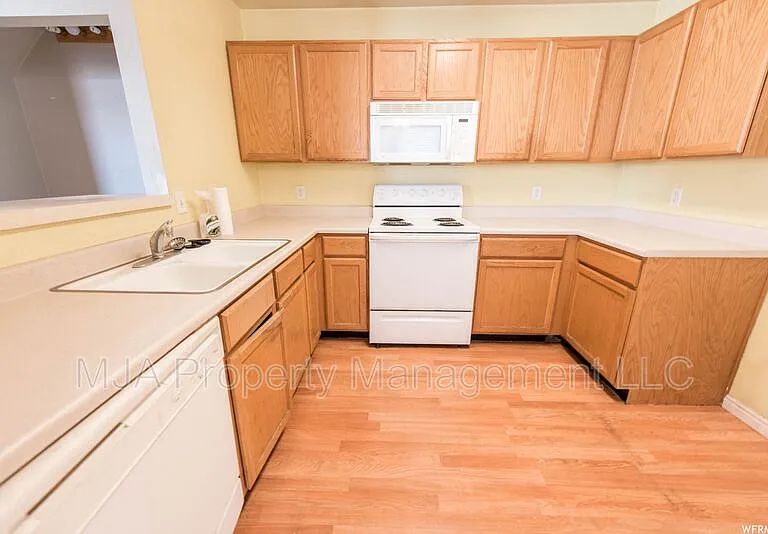 2037 N 2125 W — Photo 10