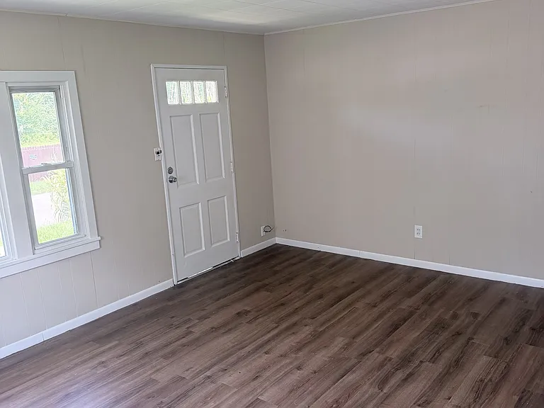 2440 Ulrich Ave — Photo 4