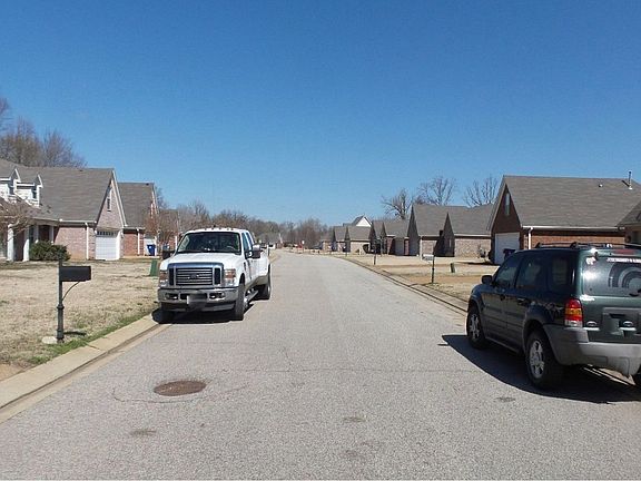 4th image of 160 Cameron Dr