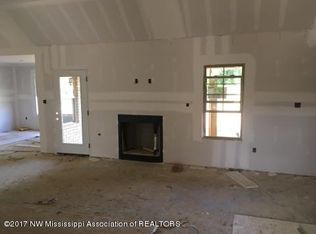 102 Highland Dr, Senatobia, MS 38668