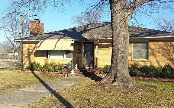 3rd image of 502 S Grand Ave
