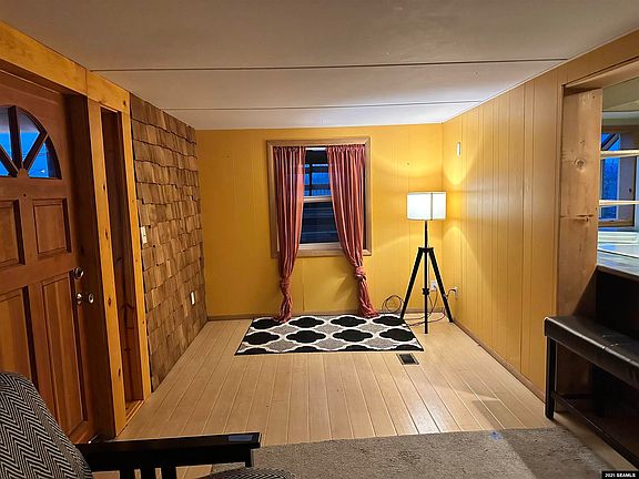 3rd image of 207 Brady St