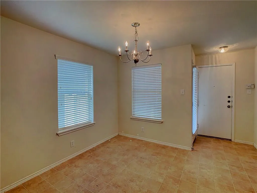 4 bed, 2.5 bath, 1965 sqft, $2,350 — Photo 4