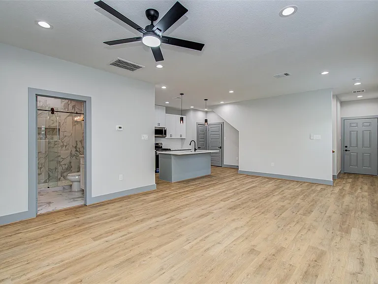 835 S Victory Dr — Photo 7