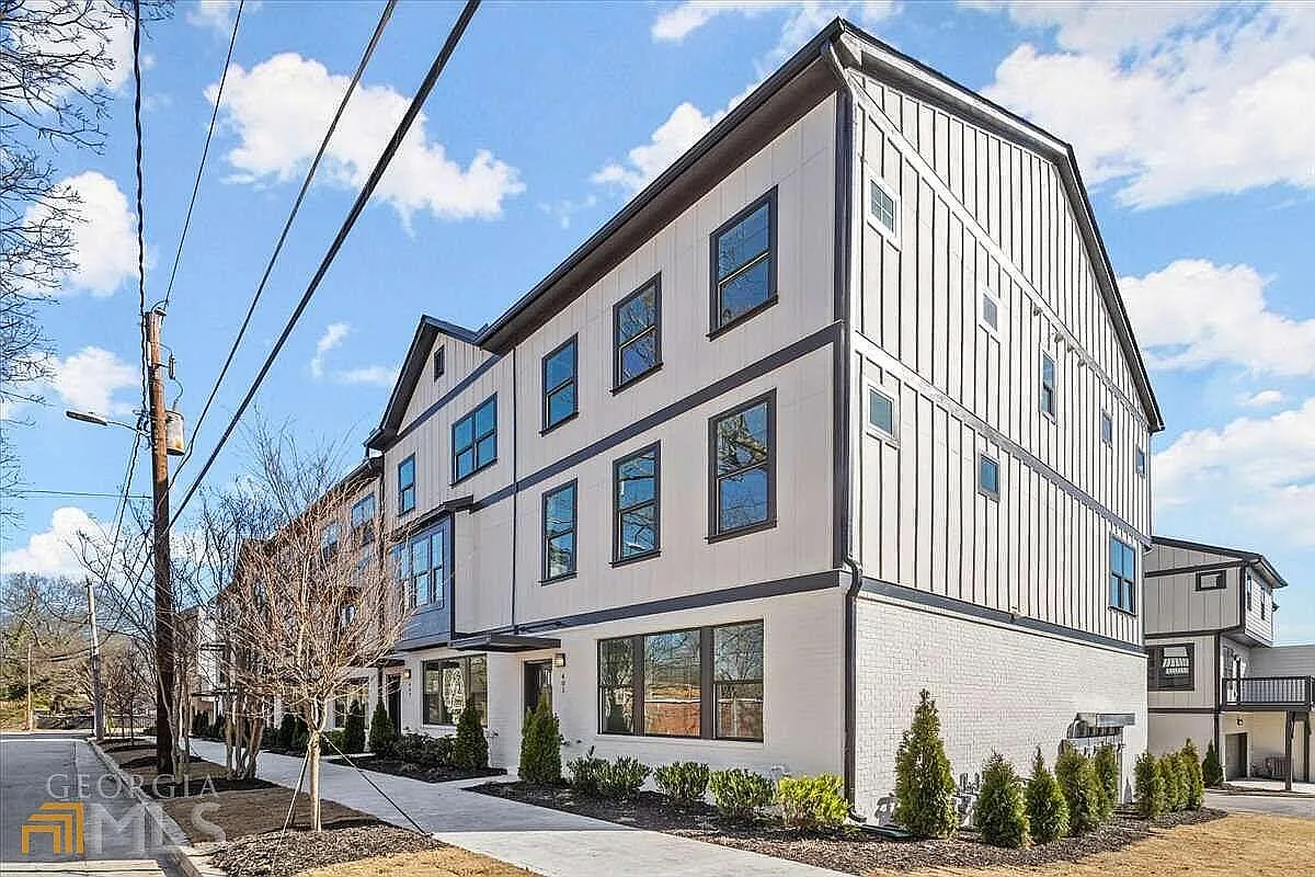 Building Photo - 2030 Main St NW