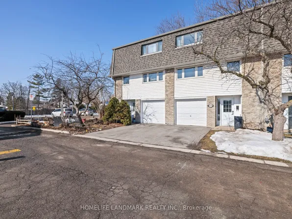 1270 Gainsborough Dr #9, Oakville, ON L6H 2L2