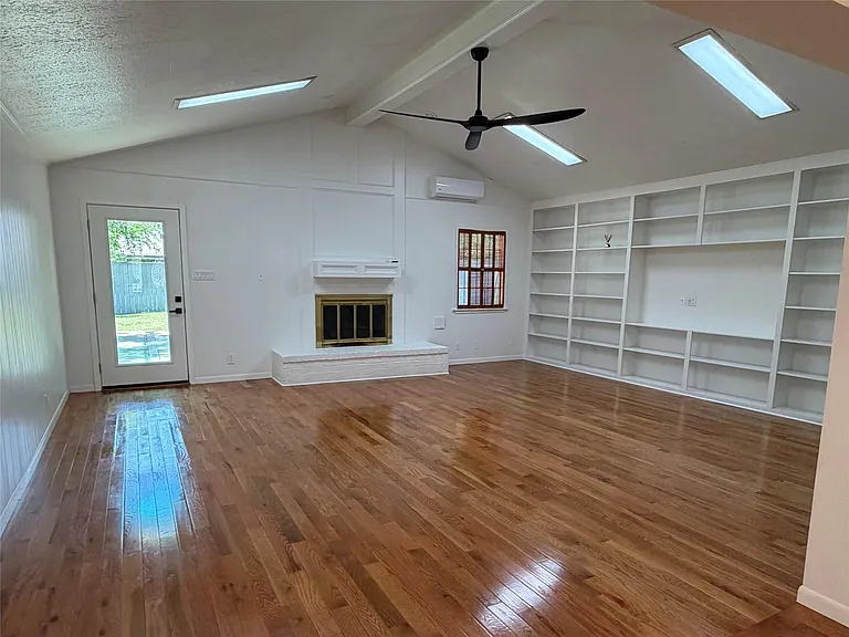 922 Hector Ave — Photo 5