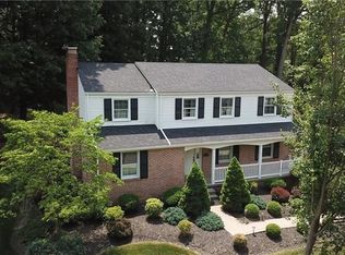 1080 Woodhill Dr, Gibsonia, PA 15044