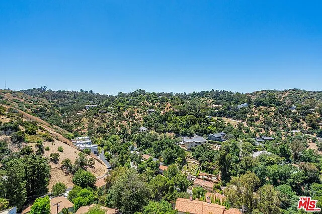 3665 Alta Mesa Dr — Photo 2