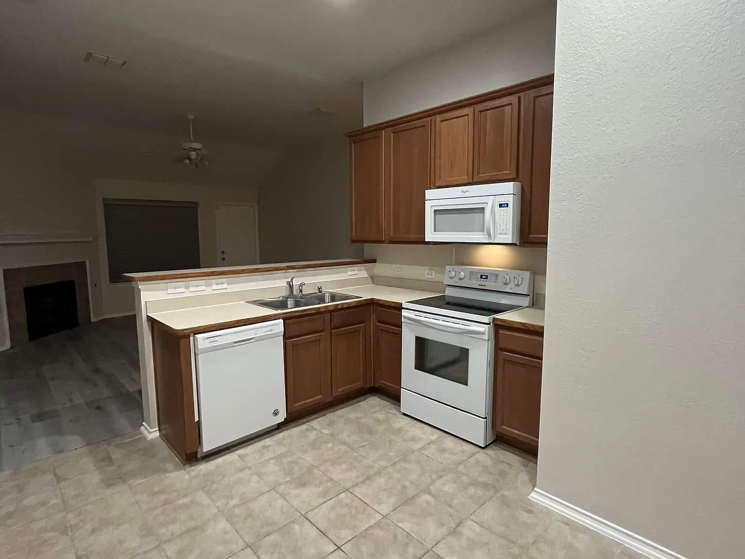 3 bed, 1521 sqft, $2,000 — Photo 3