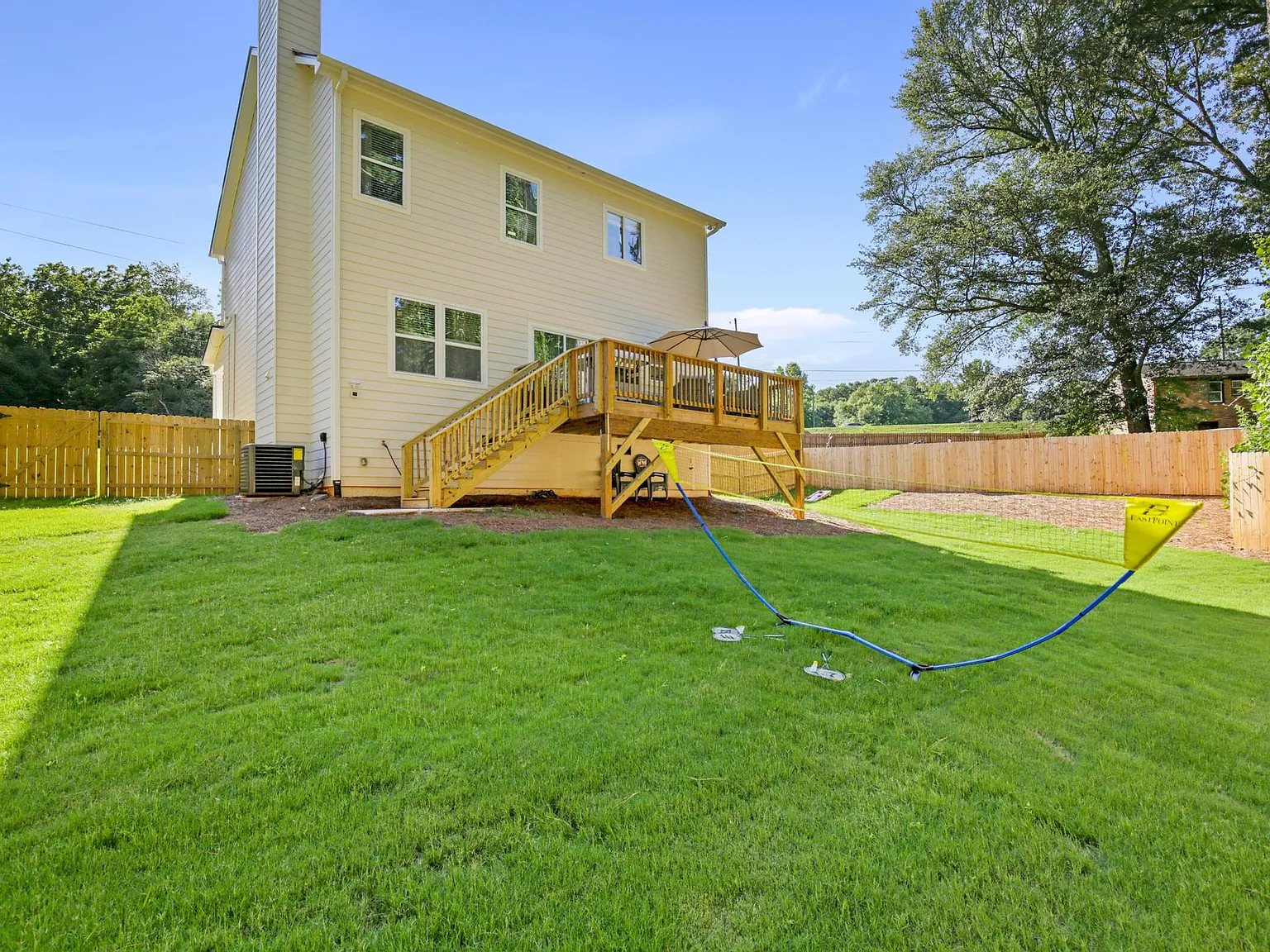 4 bed, 2.5 bath, 1900 sqft, $6,300 — Photo 3