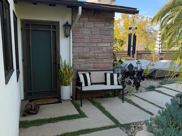 1067 Eucalyptus Ave, Vista, CA 92084