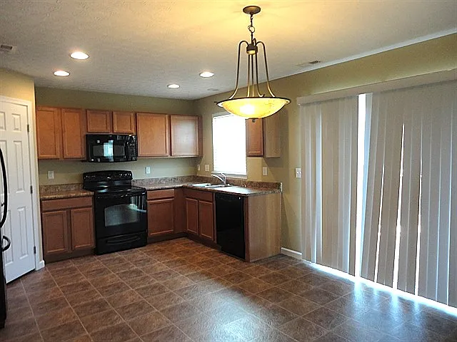 333 Parrott Ct — Photo 3