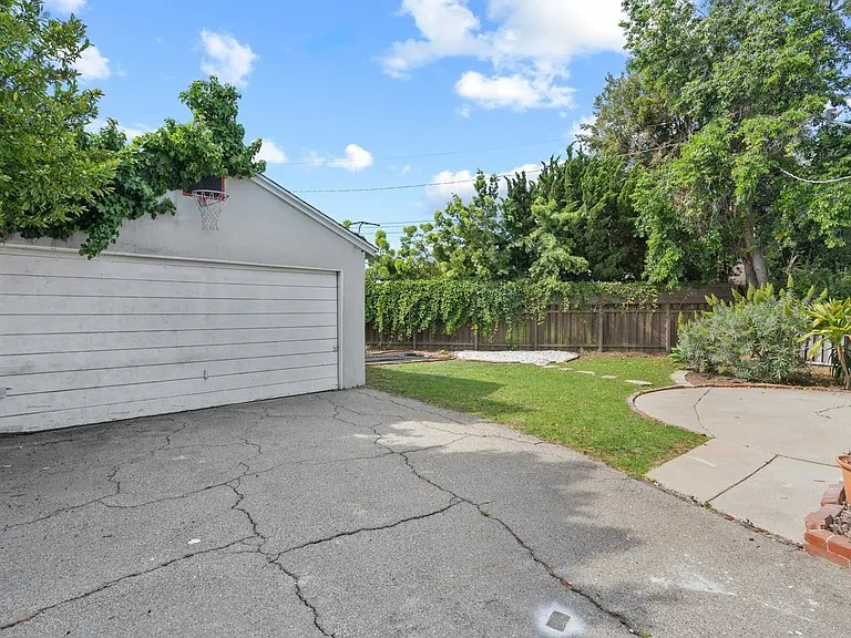11414 Francis Pl — Photo 23