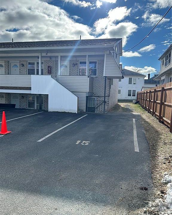 1st image of 20 Hurdis St APT 15