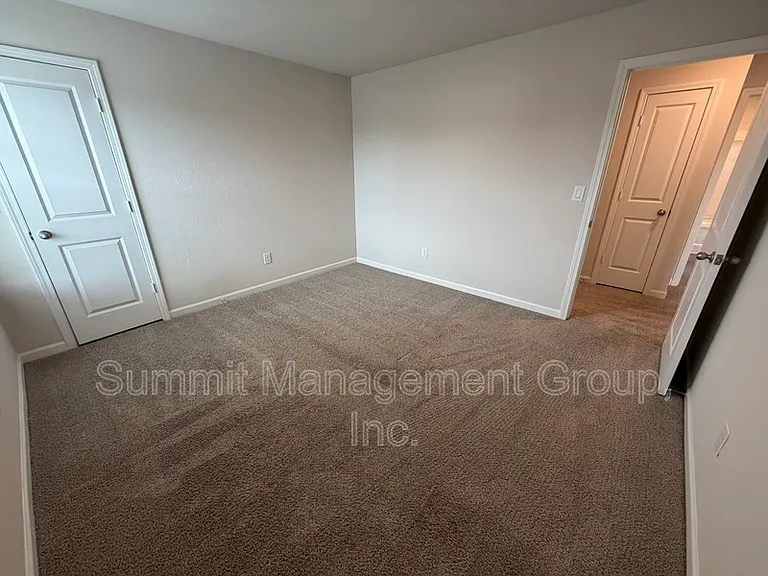 219 Limestone Cir — Photo 24