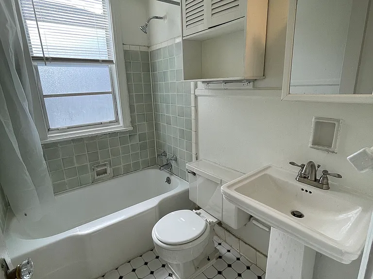 912 Oxmoor Rd — Photo 38