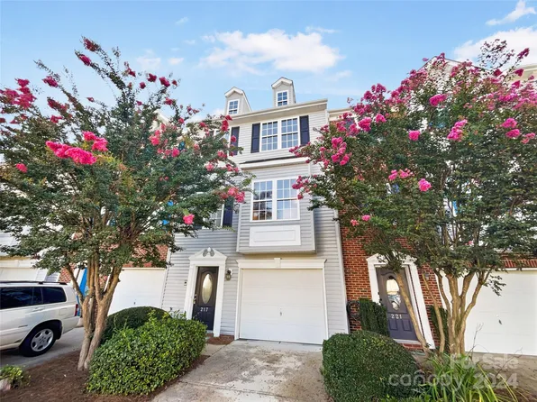 217 Rock Ridge Ln, Mount Holly, NC 28120